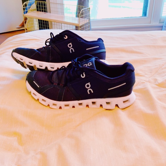 Shoes - On cloud size 7